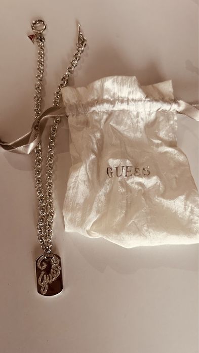 Lantisor Guess nou fara eticheta