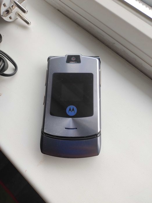 Телефон Motorola v3i