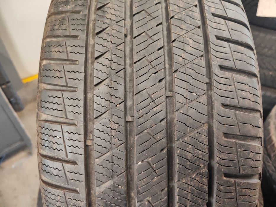 2бр. Всесезонни гуми 235/50/18 Vredestein