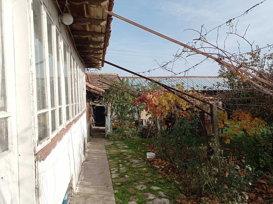Продавам къща и земеделски имот