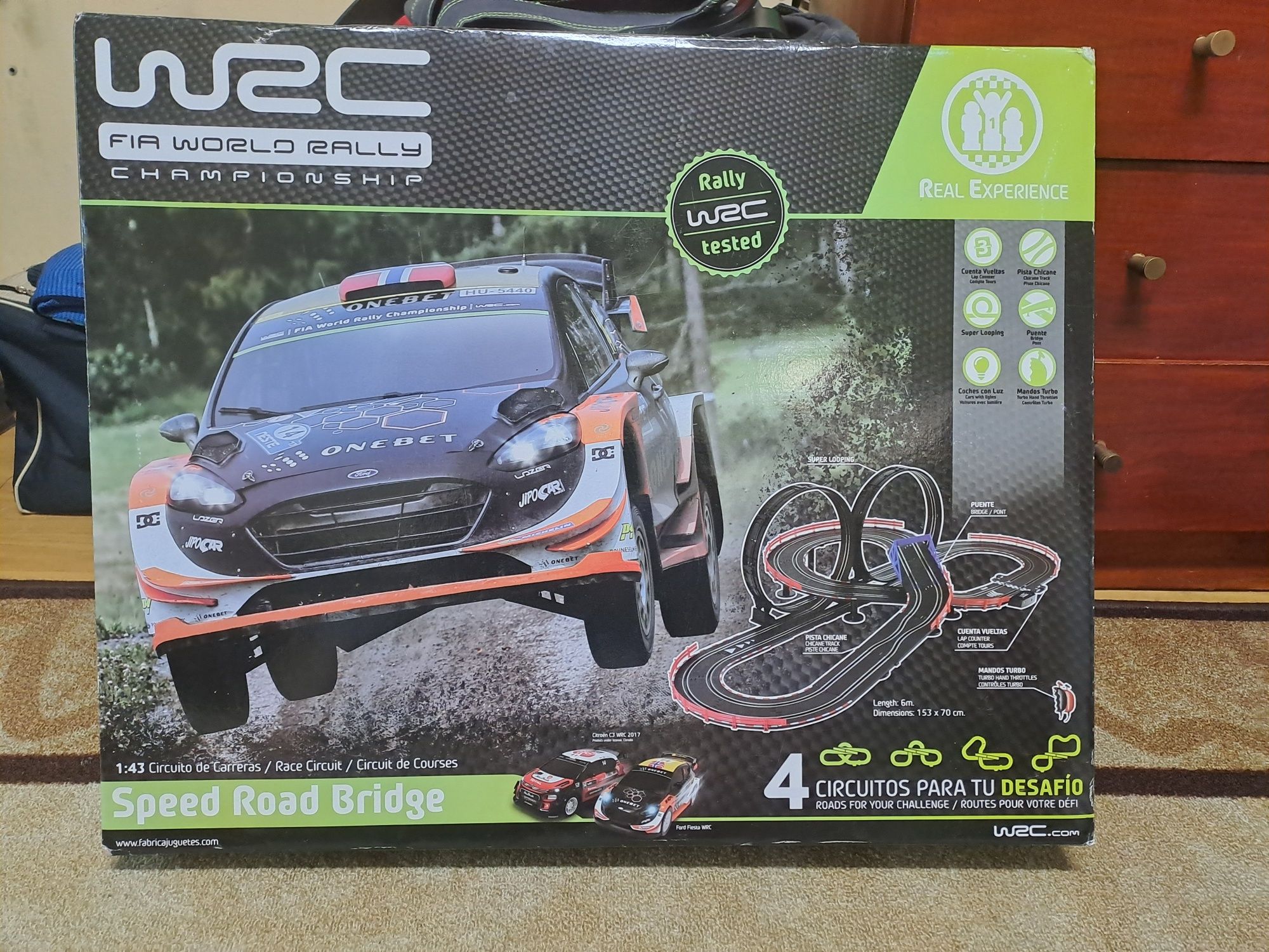 Писта WRC с четири варианта и две колички