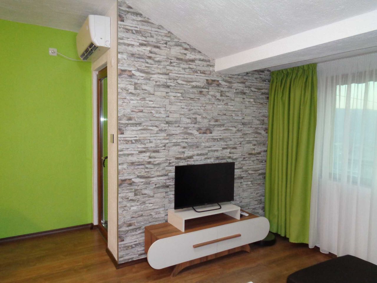 Дава се под наем Двустаен апартамент в Петрич - 60 кв.м за 255 € - Снимка #2