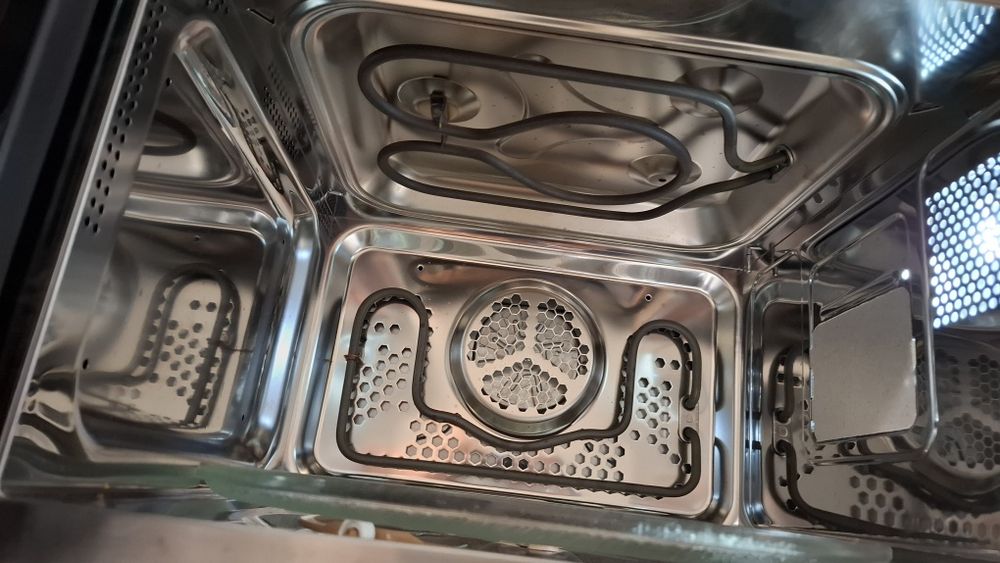 Микровълнова фурна  Gorenje MO28A5BH
900 w, 28 литра, грил, автоматичн