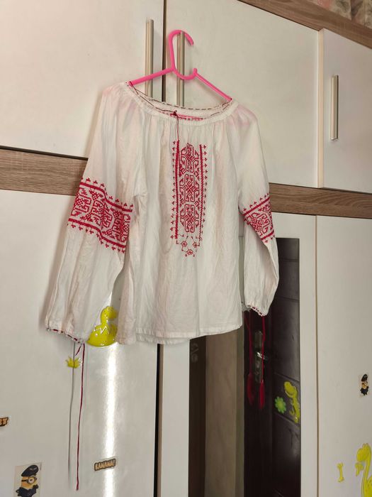 Ie roșu,fetițe,122-128(7/8ani)