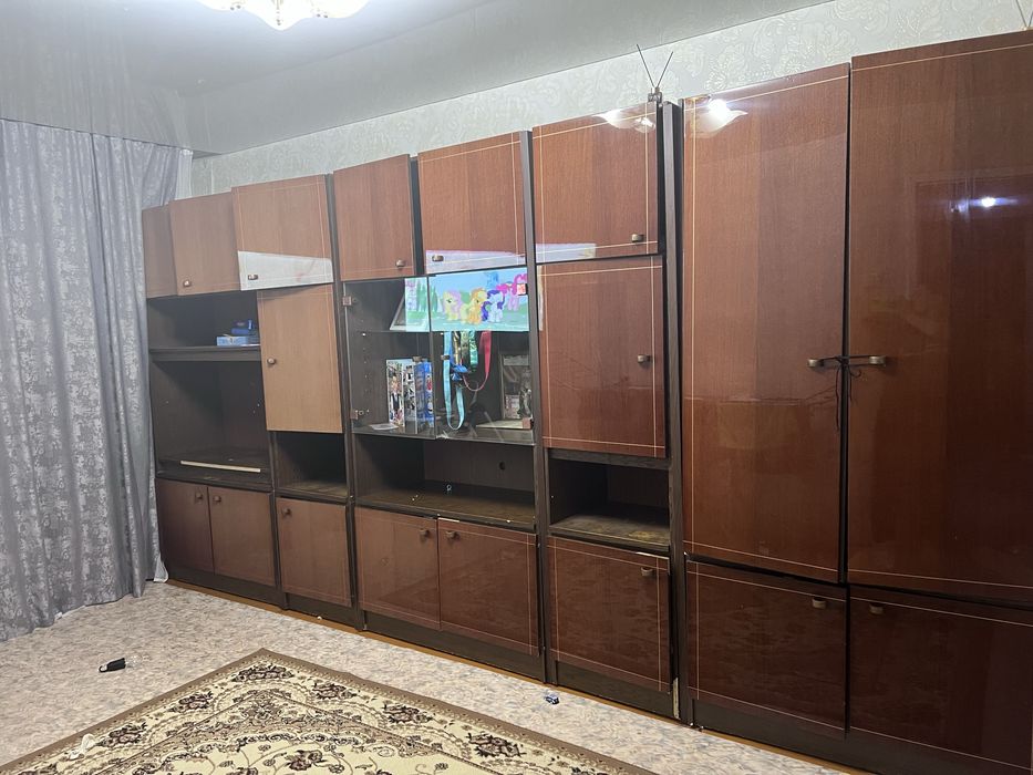 Отдам бесплатно стенку