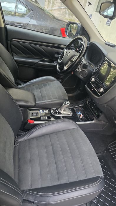 Vand Mitsubishi Outlander Plug-In Hybrid sau PHEV.
