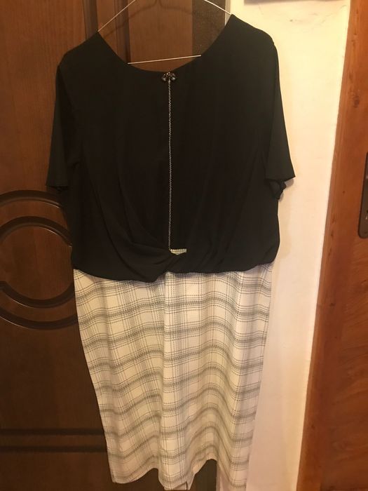 Vand rochie deosebita alb-negru