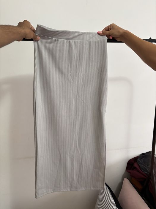 Поли, долни дрехи