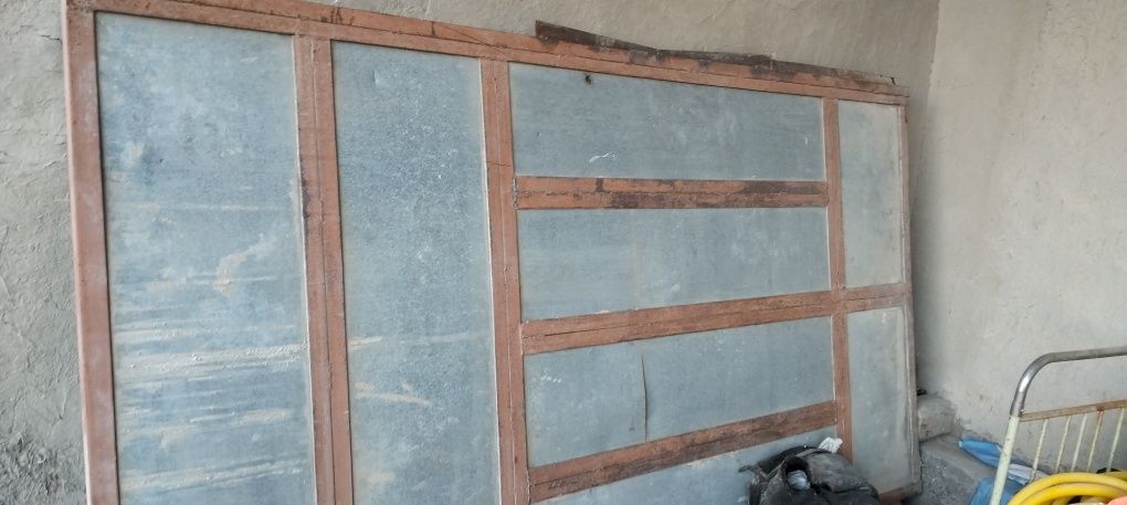 Darvoza sotiladi bir qanoti