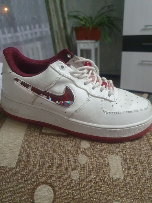 Кроссовки  женские