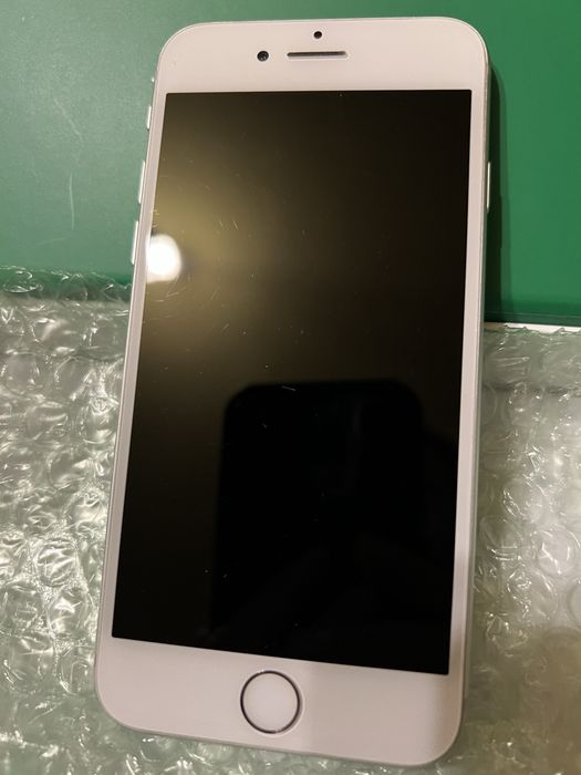 Vand Iphone 8 in stare foarte buna