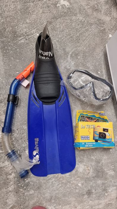 Комплект плавници, шнорхел,очила и воден фотоапарат