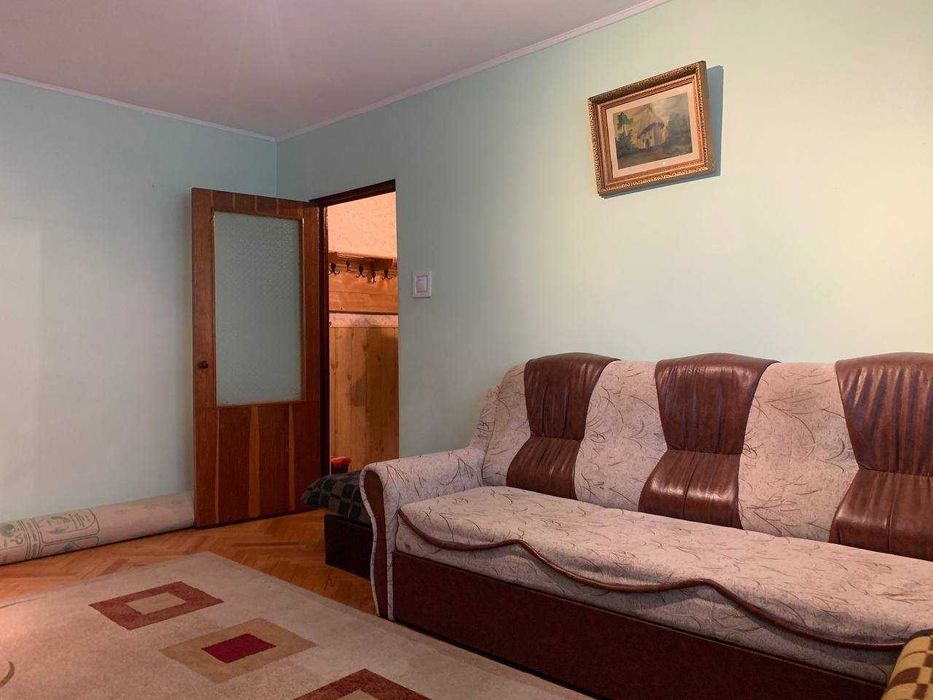 Apartament 3 camere de vânzare | Etaj 1 | Balcon | Geam la baie |