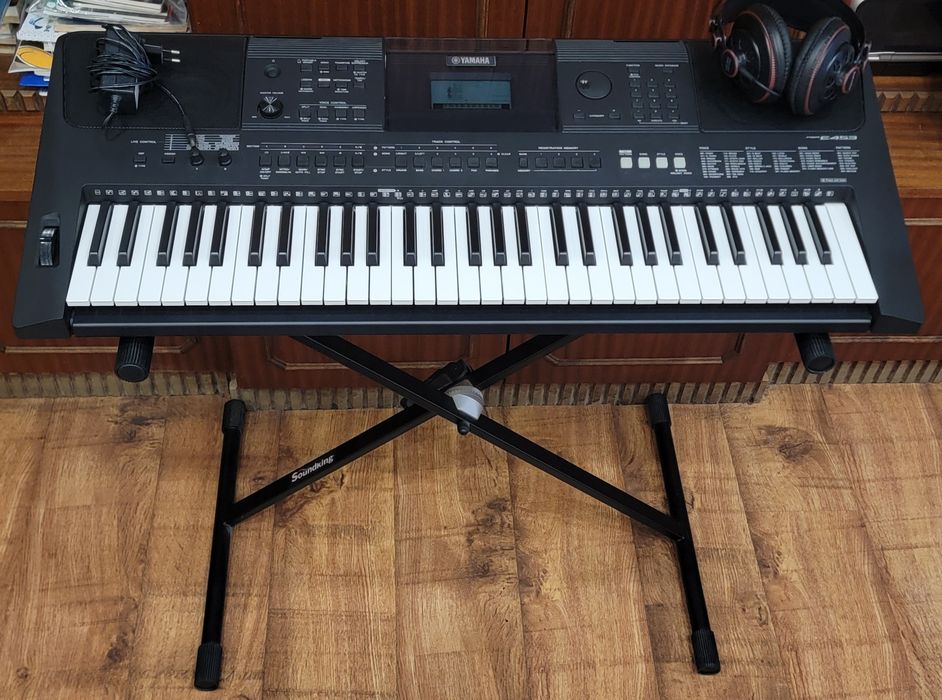 Yamaha PSR-E453 61-Key Keyboard