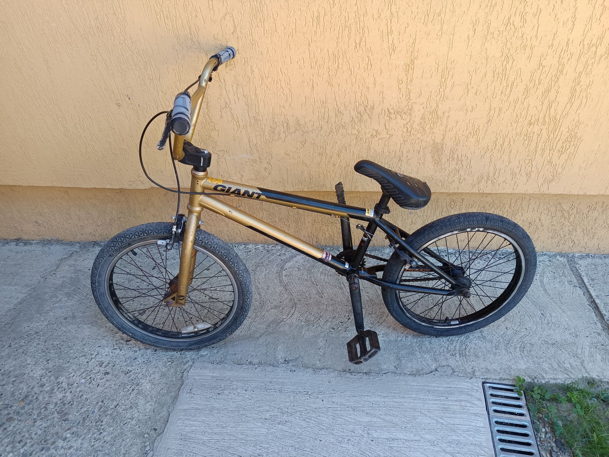Bicicleta BMX GIANT