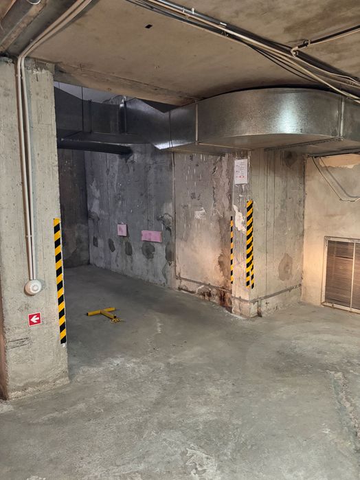 De închiriat loc parcare subteran