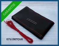 Husa volan piele naturala perforata neagra si cusatura rosie d=37/38cm