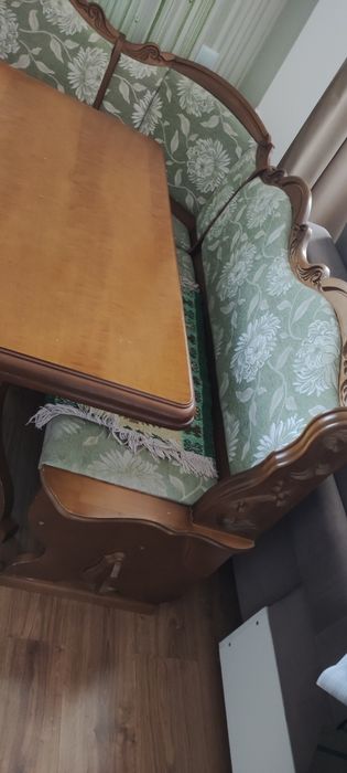 Кухонный белорусский стол с угловым диваном