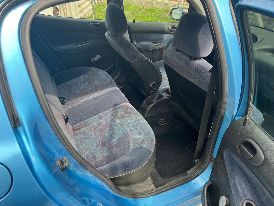 Продавам Peugeot 206