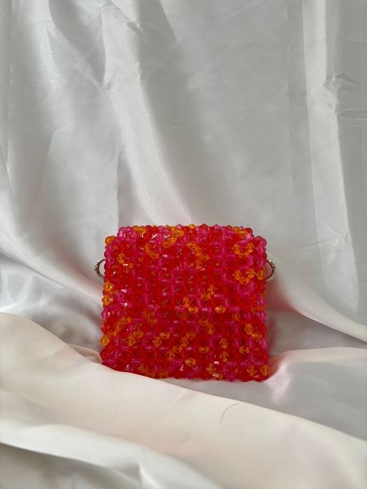 Продавам тази прекрасна чантичка