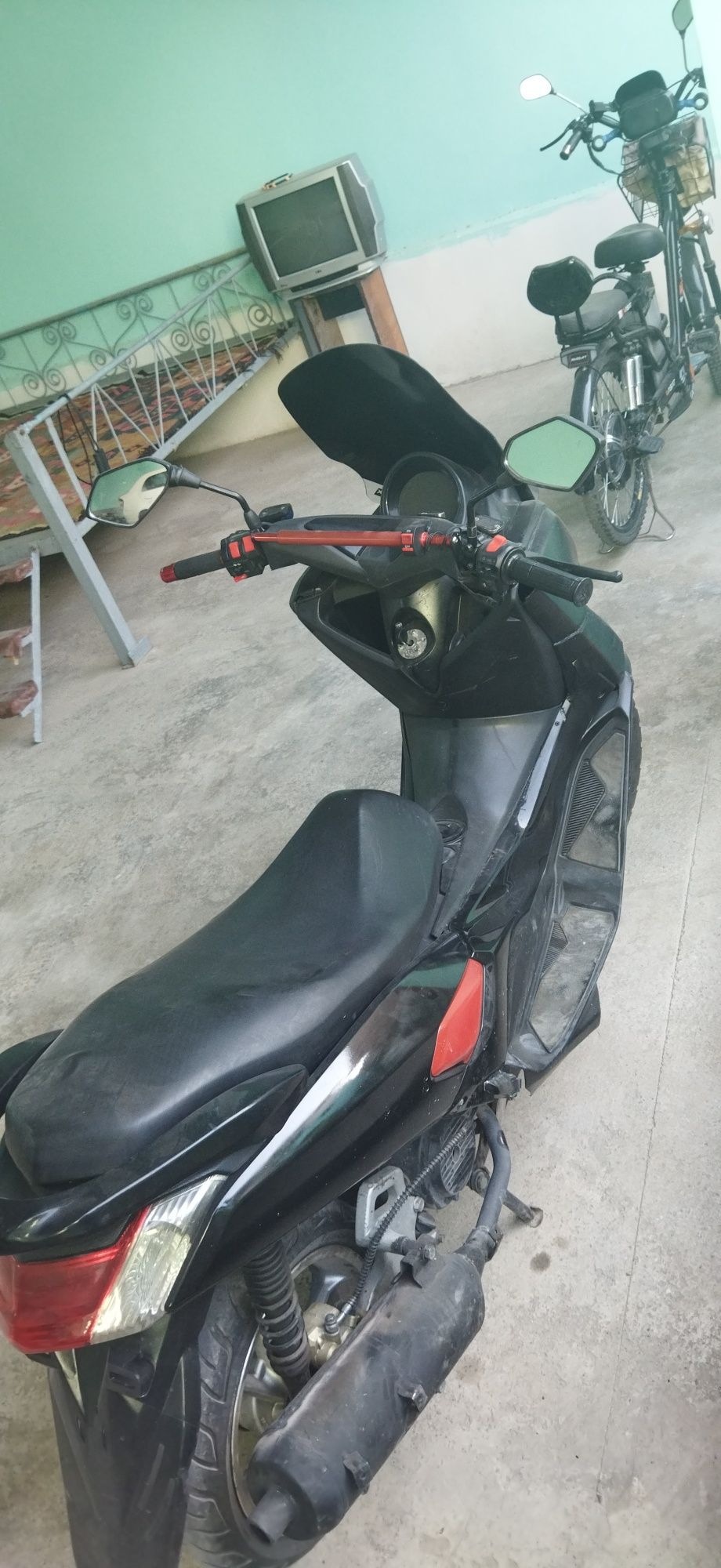 Срочно продам скутер N Max