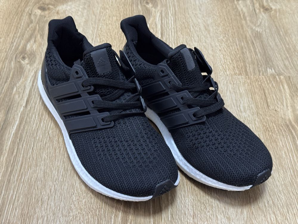 Кроссовки adidas