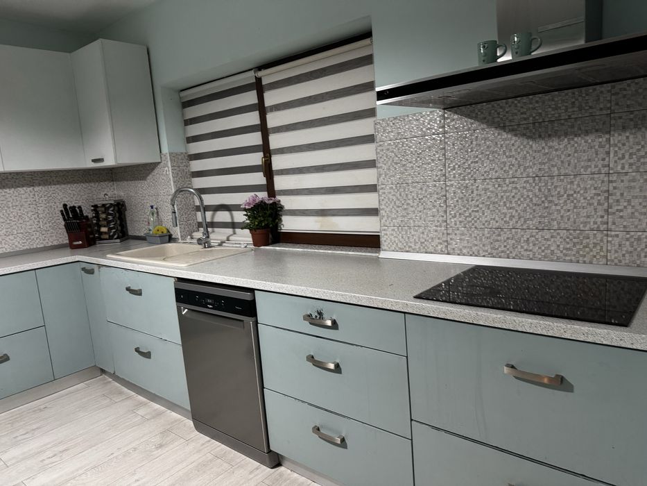 mobila de bucatrie turcoaz