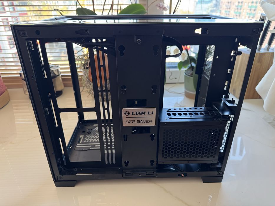 Компютърна кутия Lian Li 011D Mini