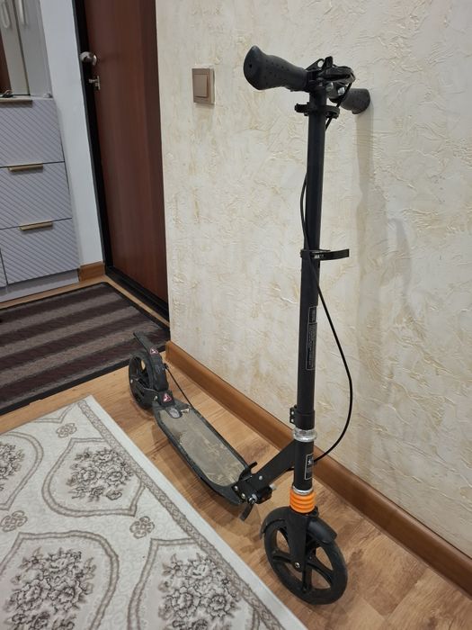 Продам черный самокат