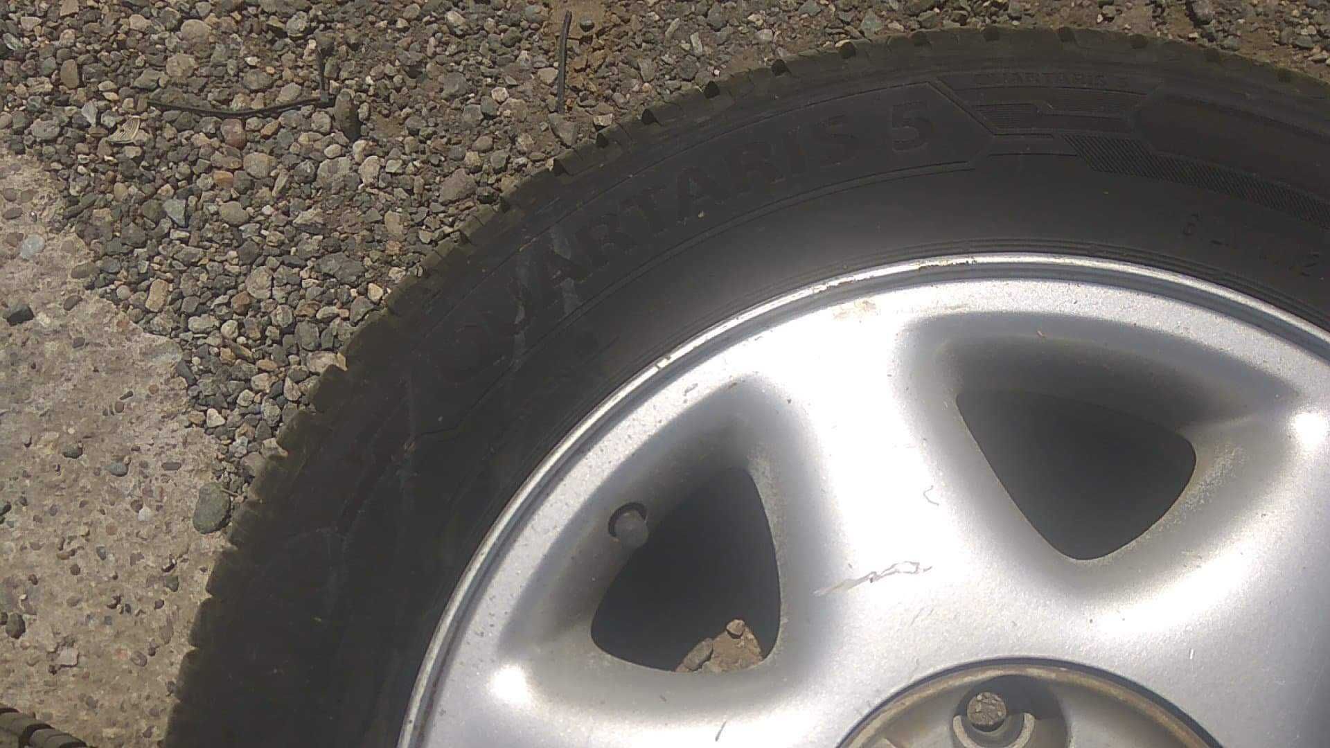 Cauciucuri și jenți 15"