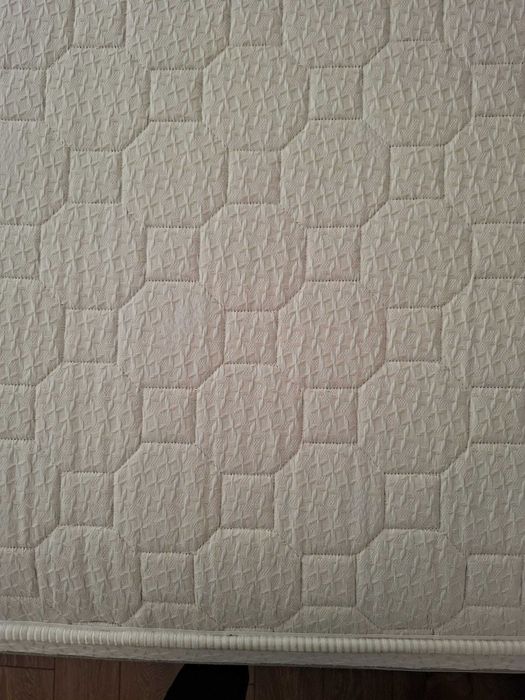 saltea de pat 140x200 ca noua