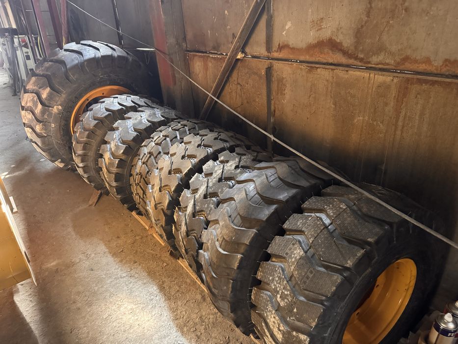 Покрышки с диском на спецтехнику