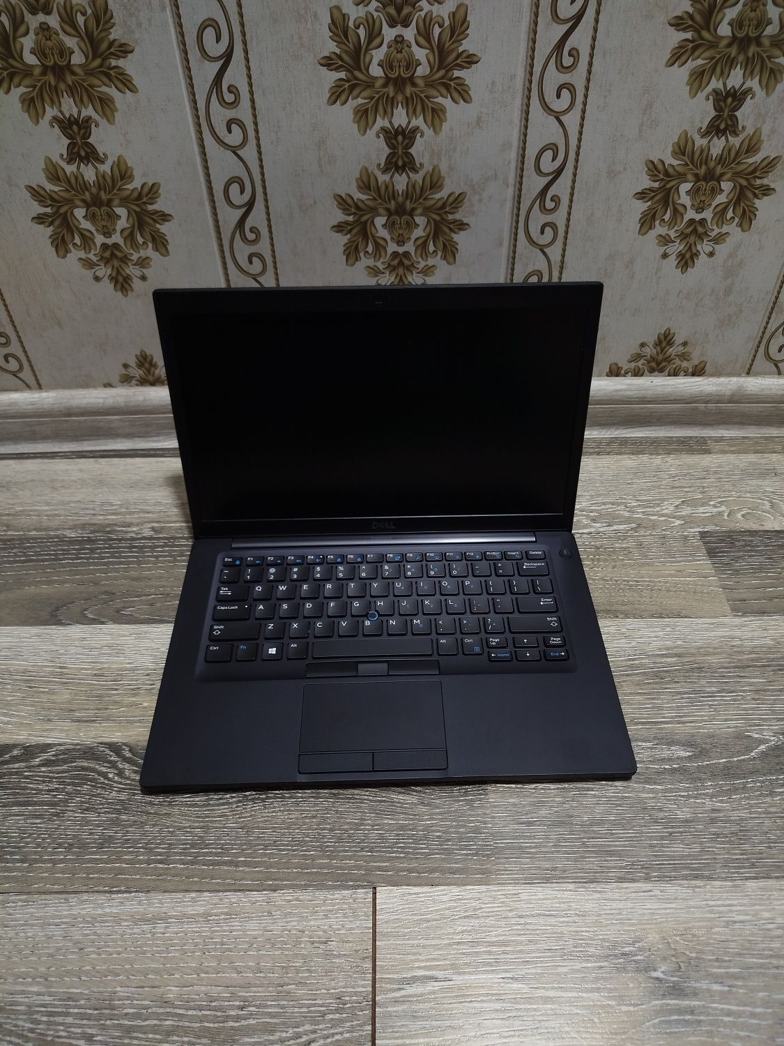 Dell Intel Core i7-8650U (4 yadro / 8 patok) 8/256gb