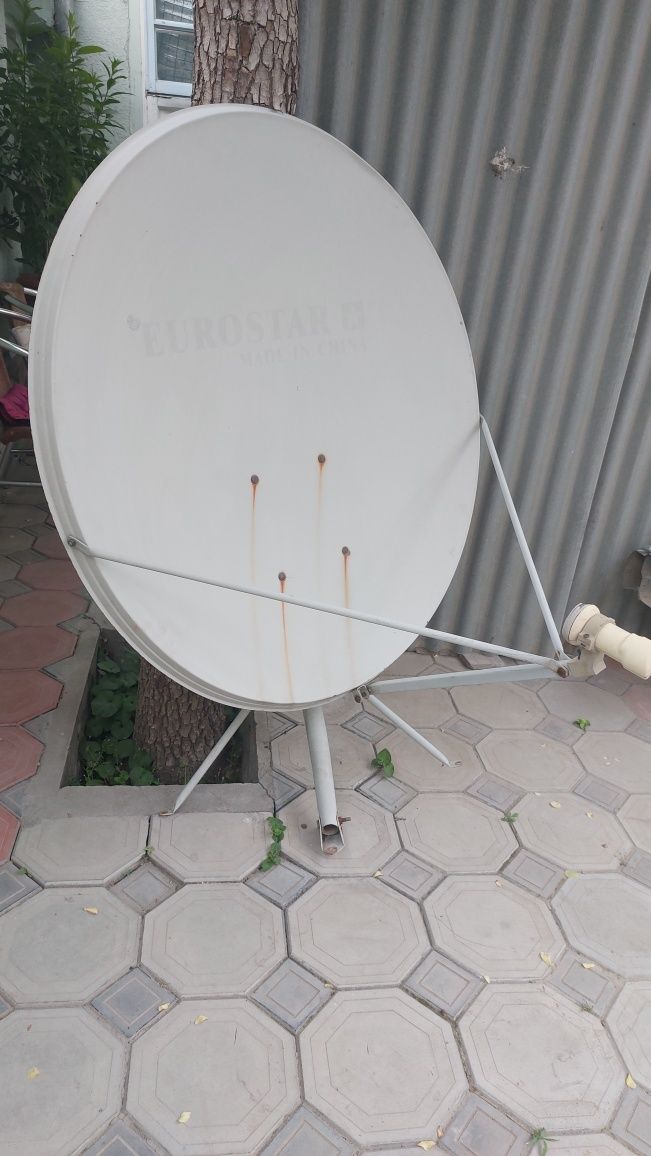 Sputnik antenna parabalicheskiy