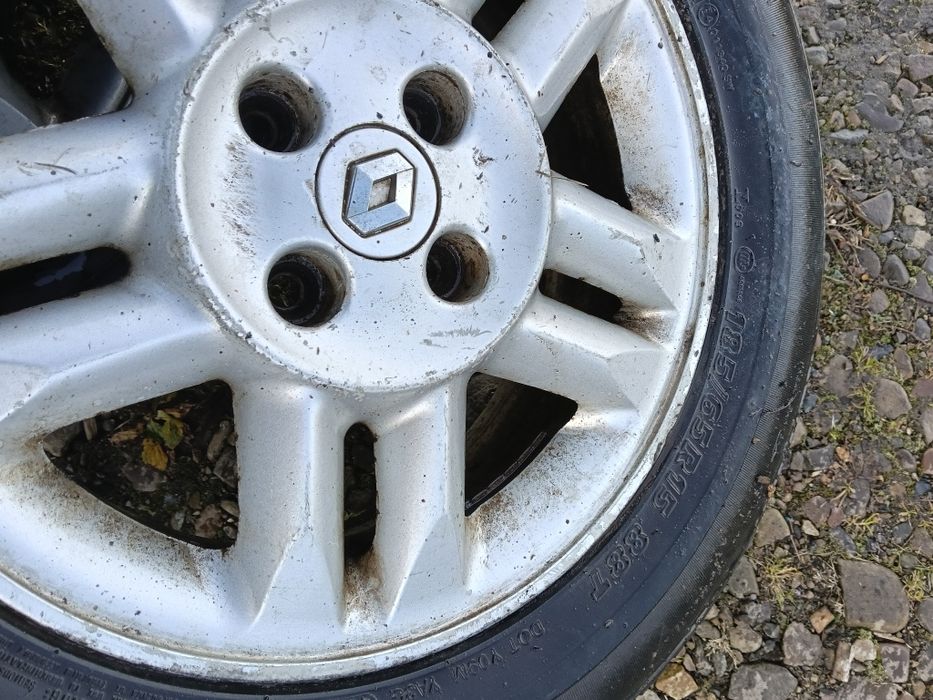 Vând cauciuri de Renault