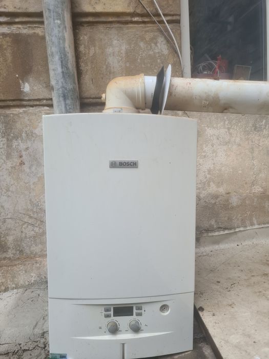 Vând centrala bosh 2000 condens pentru piese
