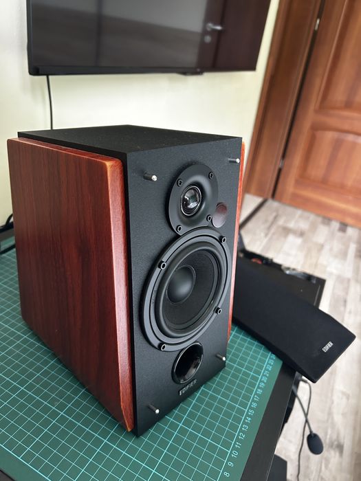 Edifier R1700BTs