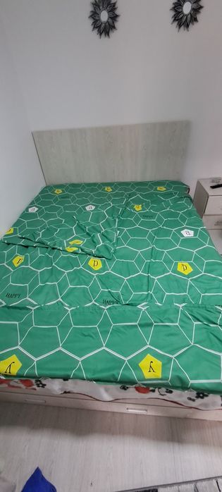 Vând lenjerie pat dublu