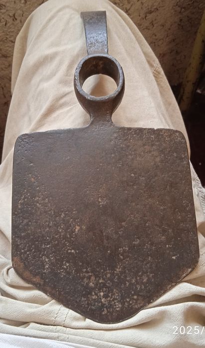 Кирка лопата сотилади қадимги