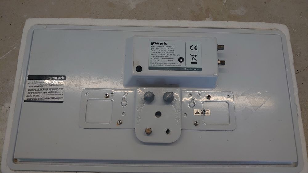 Antenă parabolică plată