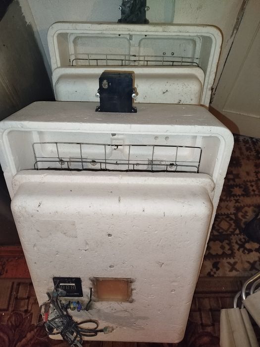 Инкубатор несушка на 77 яйцо