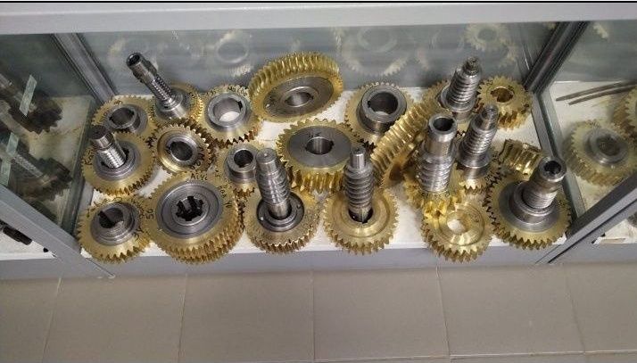 Бронзовые шестерни и валы на КМУ