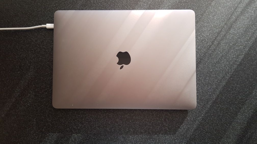 Macbook Pro (13-inch,2018,Four Thunderbolt 3 Ports