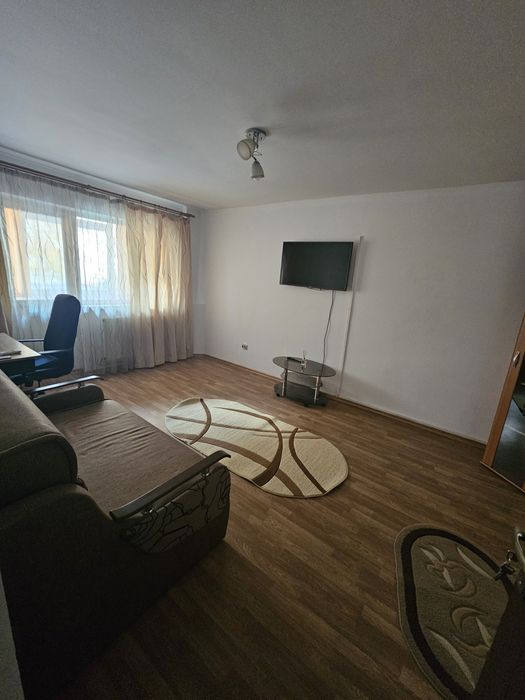 Inchiriez apartament 3 camere