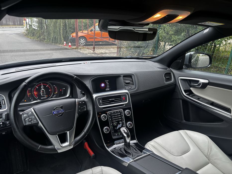 Volvo V60 4X4  - 2017 - Euro 6 Webasto/Distronic- Facelift