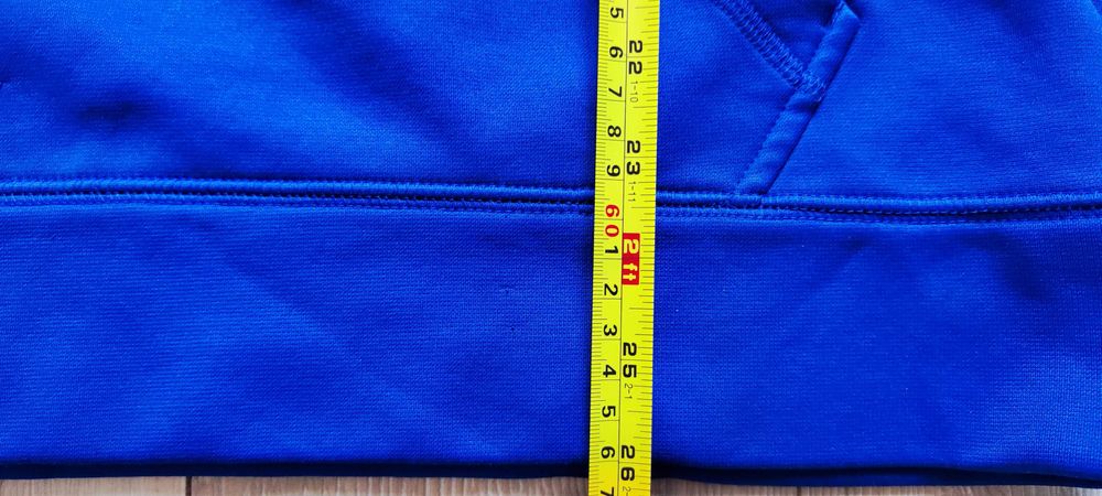 Продавам суитчър Under Armour Storm