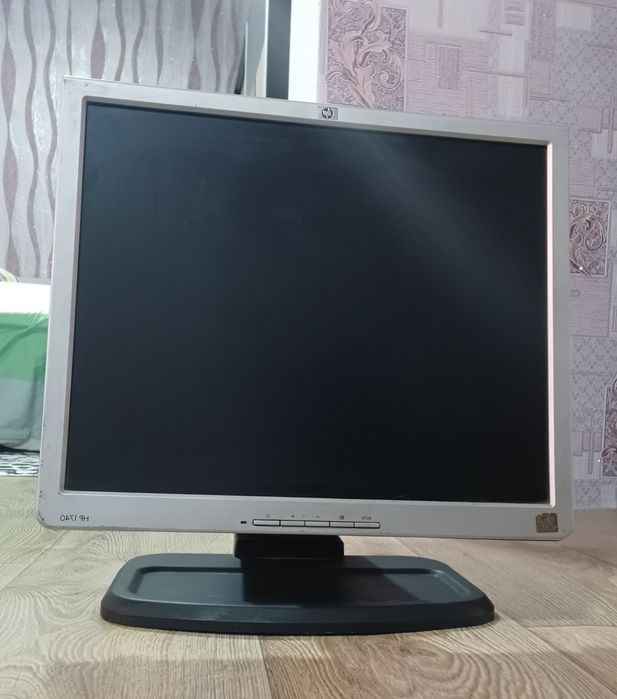 Монитор HP 1740 + клавиатура Logitech