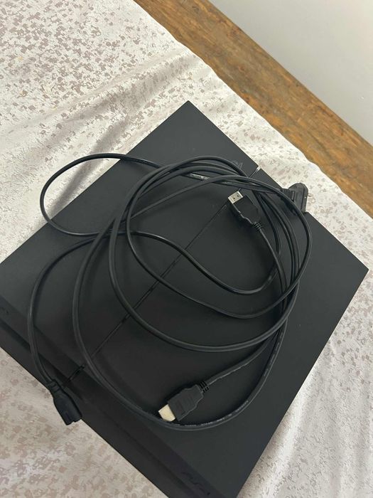 Ps4 1tb GTA 5 /FIFA 20 
1 controller
+ GTA5+100ron