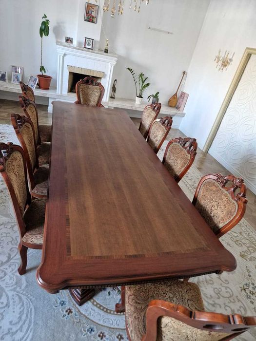 Продам стол в гостиную