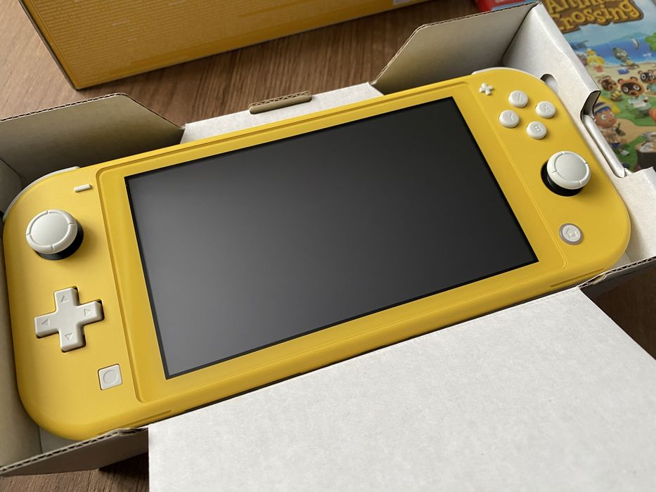 Nintendo Switch Lite + игра Animal Crossing